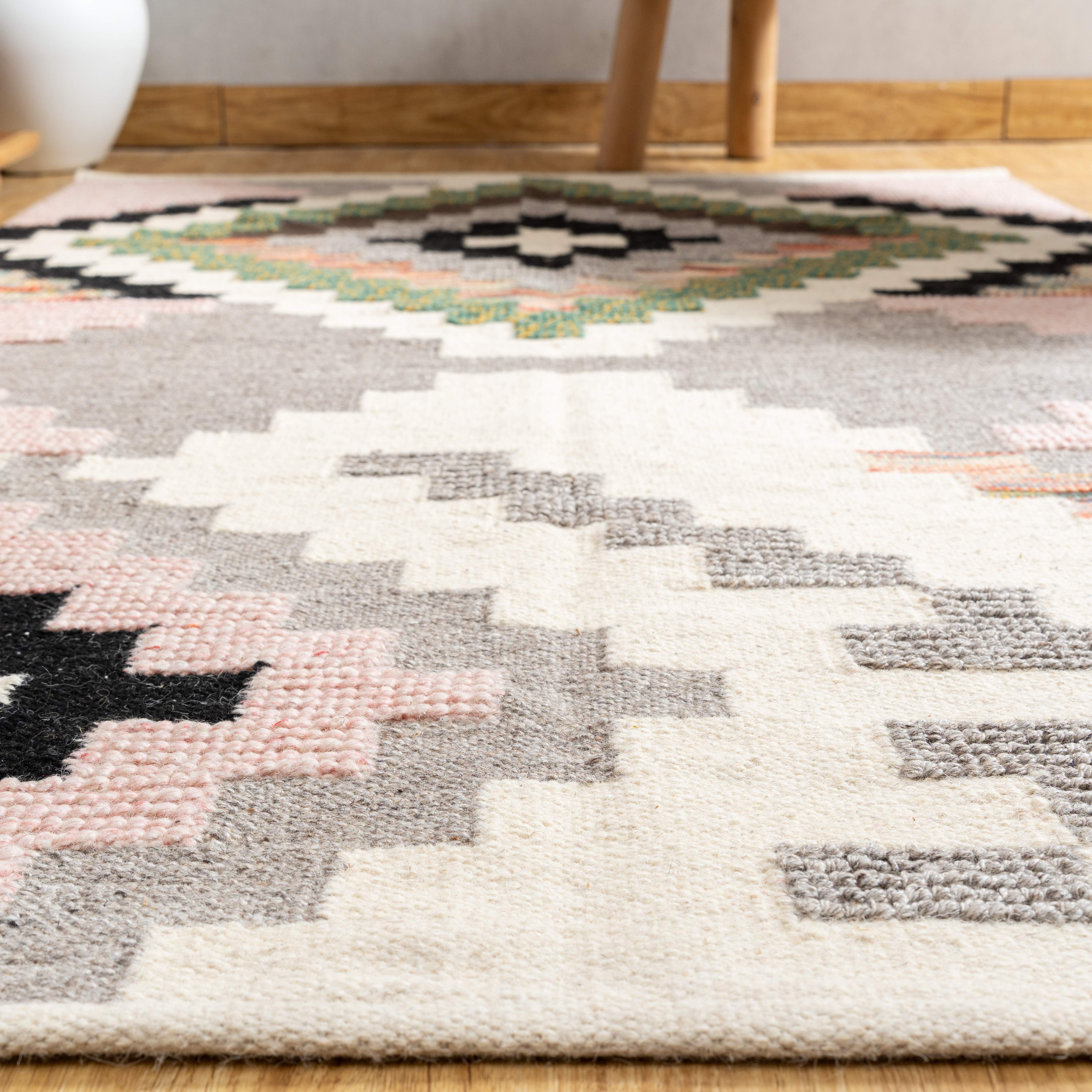 Ikat Illusion Kilim Rug - Image 4