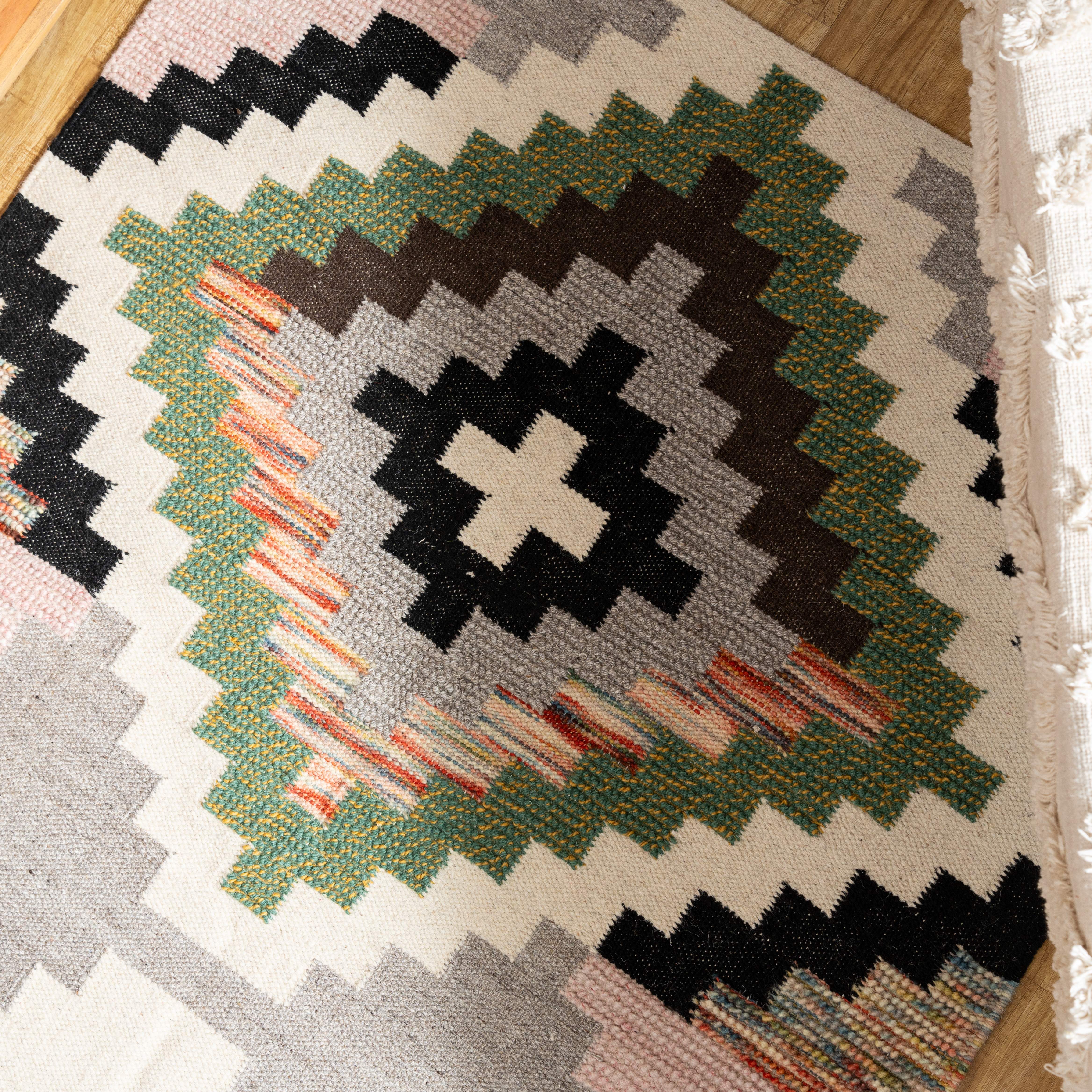 Ikat Illusion Kilim Rug - Image 5